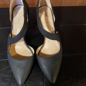 Jessica Simpson black closed toe 5 in heels